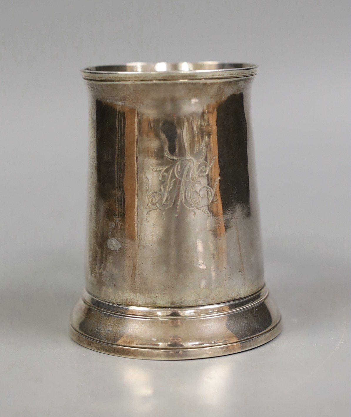 A George III silver mug, George Smith III, London, 1786, height 10.2cm, 6.6oz.